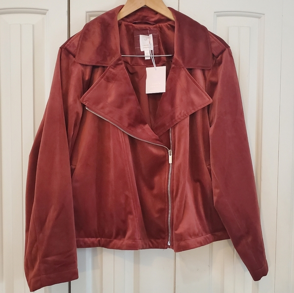 LC Lauren Conrad Tops - Cropped velvet zip up jacket